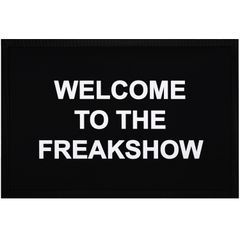 Fußmatte mit Spruch Welcome to the Freakshow Willkommen lustig rutschfest & waschbar Moonworks®