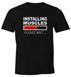 Herren T-Shirt Installing Muscles Please Wait Fitness Gym Bodybuilder Fun-Shirt Moonworks®