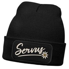 Damen Beanie mit Patch Strickmütze Spruch Servus Mei Dirndl is in da Wäsch Aufdruck Lustig Damenmütze Accessoires Bierfest Moonworks®