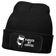 Herren Beanie mit Patch Strickmütze Spruch Fueled by Coffe Aufdruck Lustig Mütze Geschenk Kaffeetrinker Männer Moonworks®
