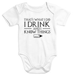 Kurzarm Baby-Body mit Aufdruck I Drink and I Know Things Milch Strampler Bio-Baumwolle Moonworks®
