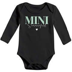 Baby Body Langarm Schriftzug Mini personalisiert mit Familienname Wunschname Geschenk Geburt Taufe Bio-Baumwolle SpecialMe®