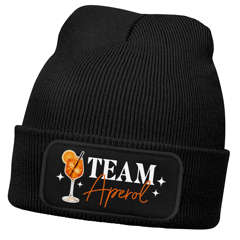 Damen Beanie - Team Aperol - Patch Strickmütze mit Spruch Aufdruck Lustig Damenmütze Acessoires Gruppenoutfit Moonworks®