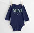 Baby Body Langarm Schriftzug Mini personalisiert mit Familienname Wunschname Geschenk Geburt Taufe Bio-Baumwolle SpecialMe®preview
