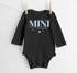 Baby Body Langarm Schriftzug Mini personalisiert mit Familienname Wunschname Geschenk Geburt Taufe Bio-Baumwolle SpecialMe®preview