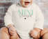 Baby Body Langarm Schriftzug Mini personalisiert mit Familienname Wunschname Geschenk Geburt Taufe Bio-Baumwolle SpecialMe®preview