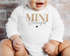 Baby Body Langarm Schriftzug Mini personalisiert mit Familienname Wunschname Geschenk Geburt Taufe Bio-Baumwolle SpecialMe®preview