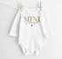 Baby Body Langarm Schriftzug Mini personalisiert mit Familienname Wunschname Geschenk Geburt Taufe Bio-Baumwolle SpecialMe®preview