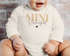 Baby Body Langarm Schriftzug Mini personalisiert mit Familienname Wunschname Geschenk Geburt Taufe Bio-Baumwolle SpecialMe®preview