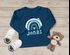 Baby Langarmshirt mit Namen personalisiert Regenbogen Scandi Stil Mädchen Jungen Bio-Baumwolle SpecialMe®preview