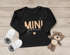 Baby Langarmshirt Schriftzug Mini personalisiert mit Familienname Wunschname Geschenk Geburt Taufe Jungen Mädchen SpecialMe®preview