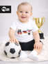 Baby T-Shirt Fussball Trikot mit Name und Wunschzahl Deutschland WM Fußball-Sommer 2026 personalisierbares Fanshirt Junge/Mädchen Moonworks®preview