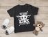 Baby T-Shirt Parodie erster oder zweiter Geburtstag lustiger Spruch Geburtstagsshirt kurzarm Bio-Baumwolle MoonWorks®preview