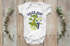 Babybody erster Geburtstag Krokodil Drache Pass auf Welt bin schon 1 kurzarm Body Bio-Baumwolle Moonworks®preview