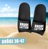 Badelatschen für Männer mit Spruch – Witzige Schlappen für Freunde, JGA, Urlaub, Festival  Saufteam – Fun Geschenk für echte Brudis Moonworks®preview