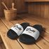 Badeschlappen personalisiert mit Namen | Lustige BBQ-Slides für Männer Papas Grillfans | Witziges Geschenk Vatertag Gartenparty Moonworks®preview