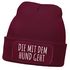 Damen Beanie Geschenk für Hundeliebhaberinnen Strickmütze mit Spruch Aufdruck Lustig Die mit dem Hund geht Hundebesitzer Moonworks®preview