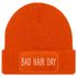 Damen Beanie mit Patch Bad Hair Day Haare Strickmütze mit Spruch Aufdruck Lustig Damenmütze Moonworks®preview