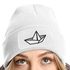 Damen Beanie mit Patch Strickmütze mit Papierboot Design Maritim Geschenk Frauen Aufdruck Lustig Damenmütze Moonworks®preview