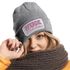 Damen Beanie mit Patch Strickmütze mit Spruch Pferdemädchen Aufdruck Lustig Damenmütze Geschenk Reiterin Moonworks®preview