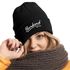 Damen Beanie mit Patch Strickmütze Spruch Servus Mei Dirndl is in da Wäsch Aufdruck Lustig Damenmütze Accessoires Bierfest Moonworks®preview