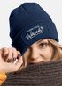 Damen Beanie mit Patch Strickmütze Spruch Servus Mei Dirndl is in da Wäsch Aufdruck Lustig Damenmütze Accessoires Bierfest Moonworks®preview
