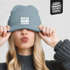 Damen Beanie mit Spruch Bin da kann losgehen Statement Wintermütze Feinstricke Patch Bedruckt Streewear Accessoire Moonworks®preview