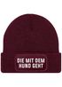 Damen Beanie Strickmütze mit Patch Spruch Die mit dem Hund geht Aufdruck Lustig Damenmütze Moonworks®preview