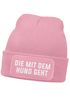Damen Beanie Strickmütze mit Patch Spruch Die mit dem Hund geht Aufdruck Lustig Damenmütze Moonworks®preview