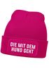 Damen Beanie Strickmütze mit Patch Spruch Die mit dem Hund geht Aufdruck Lustig Damenmütze Moonworks®preview