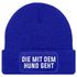 Damen Beanie Strickmütze mit Patch Spruch Die mit dem Hund geht Aufdruck Lustig Damenmütze Moonworks®preview