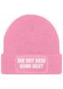 Damen Beanie Strickmütze mit Spruch Aufdruck Lustig Die mit dem Hund geht Geschenk für Hundeliebhaberinnen Moonworks®preview
