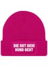 Damen Beanie Strickmütze mit Spruch Aufdruck Lustig Die mit dem Hund geht Geschenk für Hundeliebhaberinnen Moonworks®preview