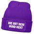Damen Beanie Strickmütze mit Spruch Aufdruck Lustig Die mit dem Hund geht Geschenk für Hundeliebhaberinnen Moonworks®preview