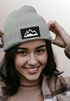 Damen Beanie Wintermütze mit Patch Mountain Badge Berge Outdoor Aufdruck Print Strickmütze Wandern Neverless®preview