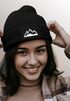Damen Beanie Wintermütze mit Patch Mountain Badge Berge Outdoor Aufdruck Print Strickmütze Wandern Neverless®preview