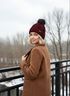 Damen Strickmütze mit Fleecefutter und Kunstfell Bommel Zopfmuster Grobstrick Wintermütze Bommelmütze Neverless®preview