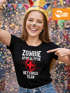 Damen T-Shirt Zombie Apokalypse Rettungsteam Fasching Halloween Verkleidung Horror Fun-Shirt Slim Fit Moonworks®preview