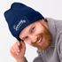 Herren Beanie Patch Strickmütze mit Spruch Lustig Servus Lederhose in der Wäsche Outfit für das Oktoberfest Männer Moonworks®preview