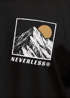 Herren T-Shirt Backprint Mountain Adventure Grafik Outdoor Nature Fashion Streetstyle Männer Neverless®preview