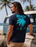Herren T-Shirt Backprint Sommer Funshirt mit Palmen Print Retro Typografie – Strand Urlaub Grafikshirt Kurzarm Baumwwolle Neverless®preview