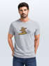 Herren T-Shirt Bär Print Surfer Surfboard Sommer Printshirt Grafikshirt Fashion Streetstyle Neverless®preview