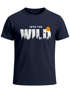 Herren T-Shirt Brustprint Bedruckt Into the Wild Schriftzug Outdoor Fashion Streetstyle Grafik-Shirt Neverless®preview