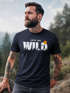 Herren T-Shirt Brustprint Bedruckt Into the Wild Schriftzug Outdoor Fashion Streetstyle Grafik-Shirt Neverless®preview