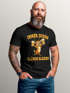 Herren T-Shirt für das Oktoberfest – Immer schön flüssig bleiben Hirsch Hai Bier Maß Trachtenshirt Statement Spruch Saufen lustig Moonworks®preview
