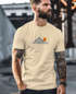 Herren T-Shirt mit Berg Print Grafikshirt mit Sonne Linien-Design Baumwolle Outdoor Style Naturmotiv für Freizeit Urlaub Neverless®preview