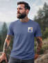 Herren T-Shirt mit Wald-Logo Outdoor Badge Naturmotiv Sommer Fashion Streetstyle Grafikshirt Kurzarm Baumwolle Neverless®preview