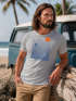Herren T-Shirt Surfshirt mit Wellenlinien, Sonne & Surfer Motiv – Sommer Grafikshirt im minimalistischen Look Fashion Streetstyle Neverless®preview