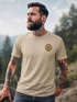 Herren T-Shirt Wald Bäume Logo Badge Naturliebhaber Outdoor Fashion Streetstyle Neverless®preview