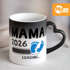 Kaffee-Tasse Herzhenkel {style_variation_string} 2026 loading Thermoeffekt Zaubertasse Geschenk-Tasse für werdende {style_variation_string} - Bekanntgabe Ankündigung Schwangerschaft Geburt Baby MoonWorks®preview